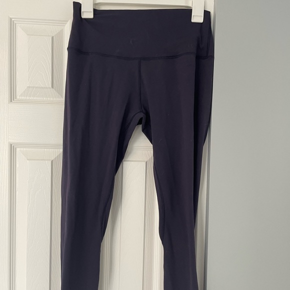 size 10 navy blue lululemon leggings - Picture 2 of 2